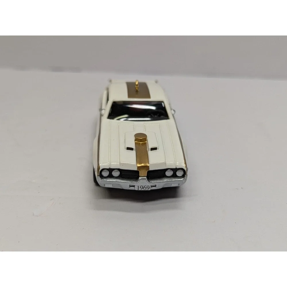 Hallmark Keepsake 1969 Hurst Oldsmobile 442 - Classic American Cars #7 1997